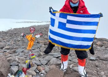 Ακονκάγκουα: Η Κική Τσακαλδήμη υψώνει την Ελλάδα και ευχαριστεί τον Γρηγόρη Δημητριάδη (Video&Photos)