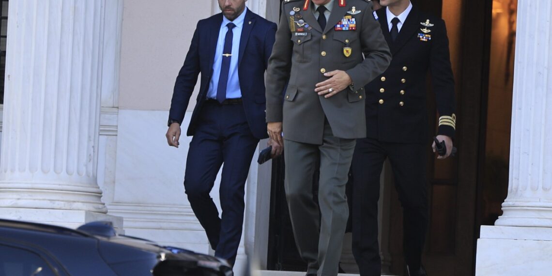 Με απόφαση του ΚΥΣΕΑ παρατείνετε η θητεία των αρχηγών ΓΕΣ, ΓΕΝ και ΓΕΑ