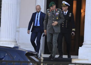 Με απόφαση του ΚΥΣΕΑ παρατείνετε η θητεία των αρχηγών ΓΕΣ, ΓΕΝ και ΓΕΑ