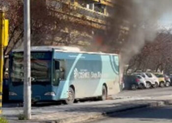 Φωτιά σε αστικό λεωφορείο στην ανατολική Θεσσαλονίκη (Βίντεο)