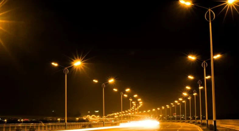 Εργασίες συντήρησης ηλεκτροφωτισμού στη Μουδανιών στον κόμβο της Καλλικράτειας