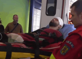 H στιγμή που οι τραυματίες του ΠΑΟΚ βγαίνουν από το νοσοκομείο στην Τιμισοάρα (video)