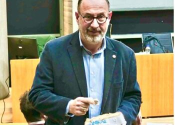 Αφιέρωσε το φλουρί στα παιδιά του Αγίου Στυλιανού