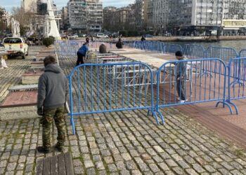 Ετοιμασίες στο λιμάνι της Θεσσαλονίκης για την τελετή καθαγιασμού των Υδάτων