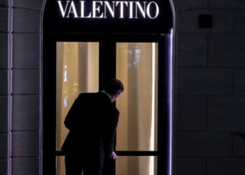 Βαλεντίνο: Οι σταρ αποχαιρετούν τον «αυτοκράτορα» της μόδας