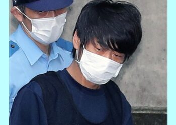 Σε ισόβια κάθειρξη καταδικάστηκε ο δολοφόνος του πρώην πρωθυπουργού της Ιαπωνίας Σίνζο Άμπε