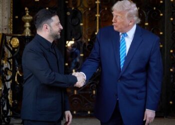 Τραμπ για συνάντηση με Ζελένσκι: Ο πόλεμος στην Ουκρανία πρέπει να τελειώσει