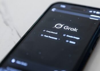 Επίσημη έρευνα κατά του Grok ανακοίνωσε η Κομισιόν