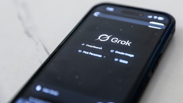 Επίσημη έρευνα κατά του Grok ανακοίνωσε η Κομισιόν