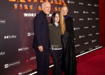 Τζέιμς Κάμερον-Μπίλι Άιλις: Η νέα ημερομηνίας πρεμιέρας του φιλμ «Hit Me Hard and Soft»