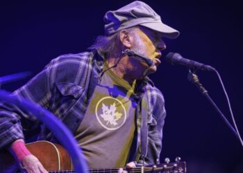 Ο Νιλ Γιάνγκ απαντά στον Τραμπ προσφέροντας τον μουσικό κατάλογό του στη Γροιλανδία