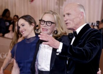 Ο Εντ Χάρις αποθεώνει τη σύζυγό του, Έιμι Μάντιγκαν για την υποψηφιότητά της για Όσκαρ