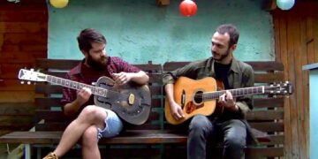 «Μουσικές ανάσες με δύο κιθάρες» στη “Μικρή Σκηνή”