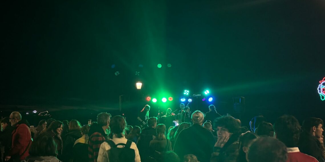 Θεσσαλονίκη: Διαμαρτυρία μουσικού και καλλιτεχνικού σχολείου στην πλατεία Αριστοτέλους (φωτό -βιντεο)