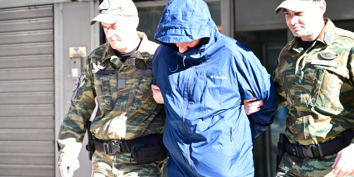 Υπόθεση κατασκοπείας: Έρευνες για άλλους δύο στρατιωτικούς – Ξεψαχνίζουν τα κινητά του Σμηνάρχου