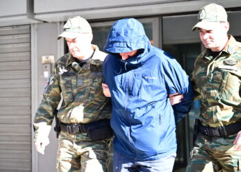 Υπόθεση κατασκοπείας: Έρευνες για άλλους δύο στρατιωτικούς – Ξεψαχνίζουν τα κινητά του Σμηνάρχου