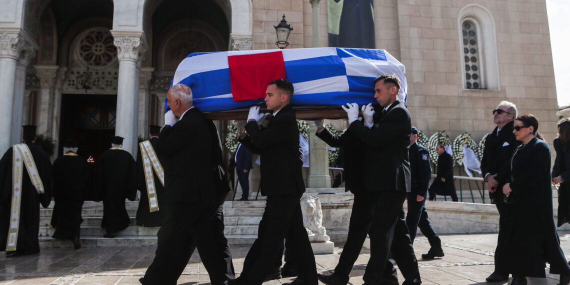 Με συγκίνηση η πολιτειακή και πολιτική ηγεσία και πολίτες είπαν το ύστατο χαίρε στην Ελένη Γλύκατζη-Αρβελέρ