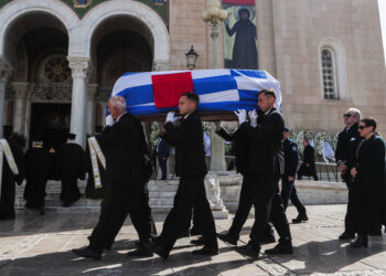 Με συγκίνηση η πολιτειακή και πολιτική ηγεσία και πολίτες είπαν το ύστατο χαίρε στην Ελένη Γλύκατζη-Αρβελέρ