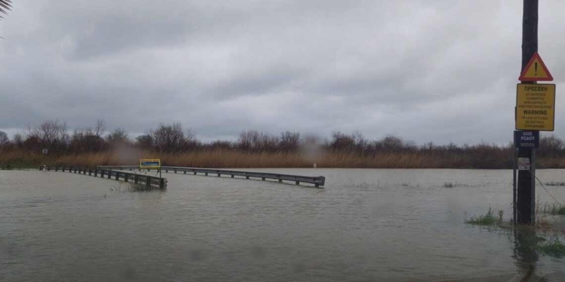 Μεγάλες καταστροφές στον Αγιόκαμπο από την κακοκαιρία (video)