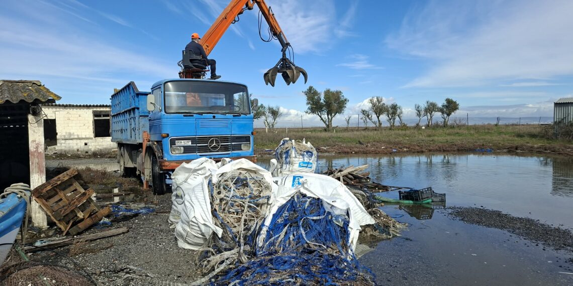 Απομακρύνθηκαν 12,5 τόνοι διχτυών μυδοκαλλιέργειας από την ακτογραμμή της Χαλάστρας στο Θερμαϊκό