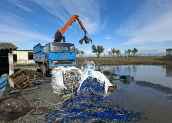 Απομακρύνθηκαν 12,5 τόνοι διχτυών μυδοκαλλιέργειας από την ακτογραμμή της Χαλάστρας στο Θερμαϊκό