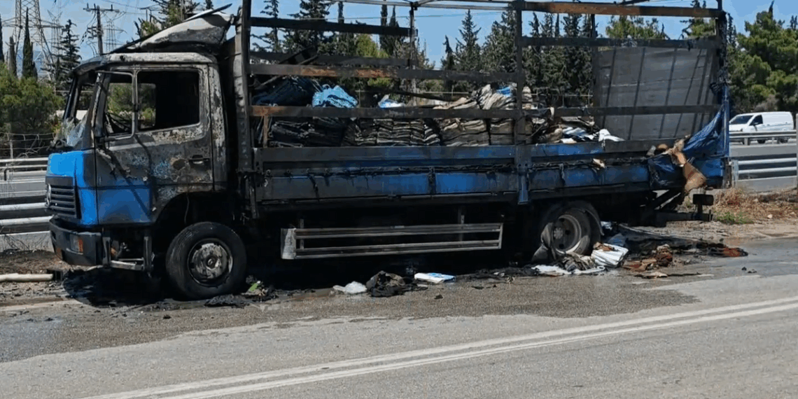 Πιερία: Νεκρός εντοπίστηκε σε φλεγόμενο φορτηγό