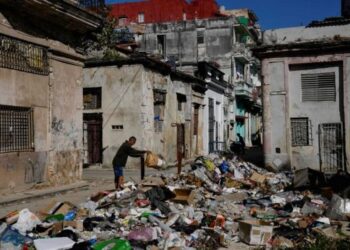 Κατακλυσμός από σκουπίδια στην Κούβα λόγω έλλειψης καυσίμων από το εμπάργκο των ΗΠΑ