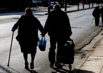 Διπλασιάστηκαν οι απόπειρες εξαπάτησης ηλικιωμένων το 2025 σε σχέση με το 2024