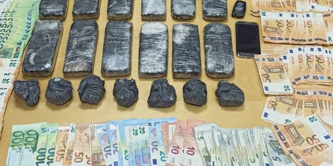 Η Roxy “ξετρύπωσε” 5,5 κιλά ηρωίνη μέσα από όχημα 35χρονου στη Θεσσαλονίκη