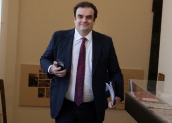 Πιερρακάκης: Πρώτη φορά σε Eurogrοup υπουργός Οικονομικών του Καναδά