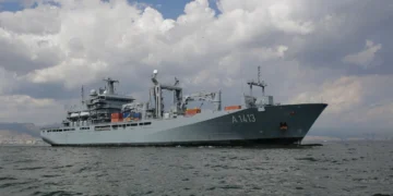 Χειροπέδες σε έναν Έλληνα και έναν Ρουμάνο για σαμποτάζ σε γερμανικό πολεμικό πλοίο στο Αμβούργο