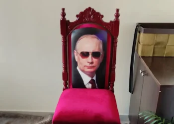 Κύκλωμα λαθραίων τσιγάρων: Ο «Πρόεδρος», ο «Πούτιν» και ο… θρόνος