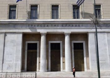 ΤτΕ: Κάτω από το 4% το άνοιγμα της ψαλίδας μεταξύ επιτοκίων καταθέσεων-χορηγήσεων
