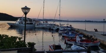 Συντομότερη παραμονή, αλλά μεγαλύτερη ημερήσια δαπάνη από τουρίστες στην Ελλάδα