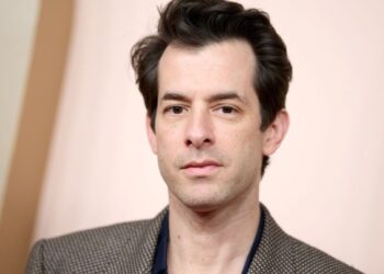 Ο Μαρκ Ρόνσον θα τιμηθεί για την Εξαίρετη Συνεισφορά του στη μουσική στα Brit Awards 2026