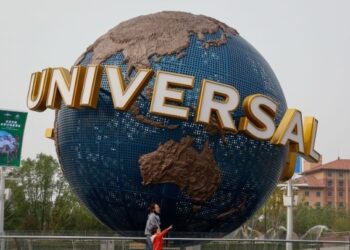 Το μπεστ σέλερ της Άσλεϊ Έλστον, «First Lie Wins» γίνεται σειρά