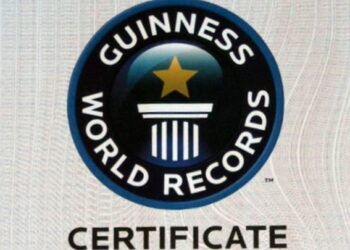 Η Μπέβερλι Χάνετ – Πράις κατέρριψε Ρεκόρ Γκίνες με την 67χρονη καριέρα της ως καθηγήτρια αγγλικών