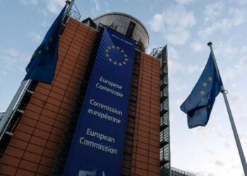 EE: Η Επιτροπή θα απαγορεύσει σε εταιρείες την καταστροφή απούλητων ρούχων και υποδημάτων