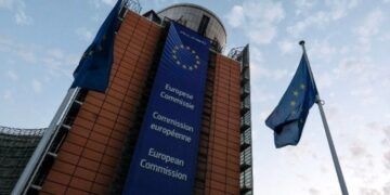 EE: Η Επιτροπή θα απαγορεύσει σε εταιρείες την καταστροφή απούλητων ρούχων και υποδημάτων