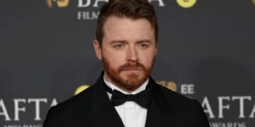 Το σκοτεινό Βερολίνο του 1928 ζωντανεύει σε νέα σειρά με τους Κόλιν Φερθ και Τζακ Λόουντεν