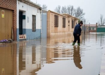 Πορτογαλία: Σε υψηλό συναγερμό οι δύο χώρες καθώς νέες σφοδρές βροχοπτώσεις προκάλεσαν επιπλέον υλικές ζημιές και τραυματισμούς