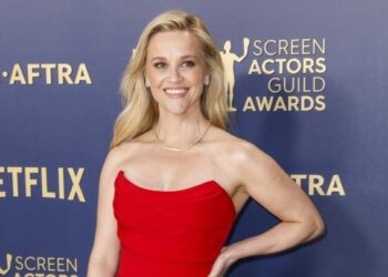 Η Ρις Γουίδερσπουν και η Τζένιφερ Γκάρνερ τίμησαν τη μνήμη του Τζέιμς Βαν Ντερ Μπικ