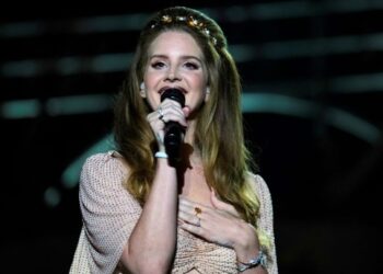 «White Feather Hawk Tail Deer Hunter»: Το νέο τραγούδι της Lana Del Rey