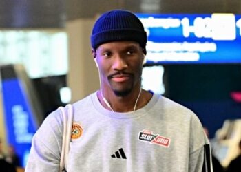 Με Χέιζ-Ντέιβις και Ερνανγκόμεθ, εκτός οι Σορτς και Φαρίντ απέναντι στον ΠΑΟΚ