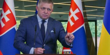 Η Σλοβακία απειλεί την Ουκρανία με αντίποινα αν δεν επαναλειτουργήσει ο πετρελαιαγωγός Ντρούζμπα