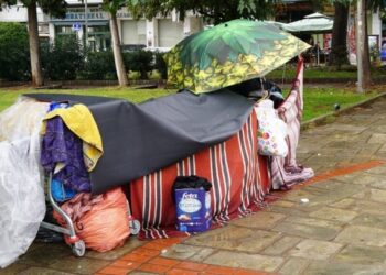 Άνθρωποι που ζουν σε επισφαλείς συνθήκες στέγασης βρίσκουν «καταφύγιο» σε 44 διαμερίσματα