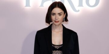 «Breakfast at Tiffany’s»: Η άγνωστη ιστορία της θρυλικής ταινίας ζωντανεύει με τη Λίλι Κόλινς