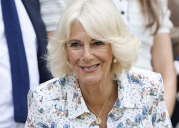 Η βασίλισσα Καμίλα δέχτηκε τη Ζιζέλ Πελικό, τη γυναίκα που αναδείχθηκε σε παγκόσμιο σύμβολο κατά της σεξουαλικής βίας