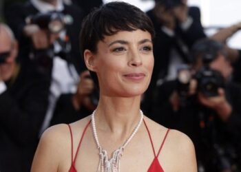 Η Μπερενίς Μπεγιό μεταξύ 4.000 Γάλλων ηθοποιών που καταγγέλλουν «οργανωμένη λεηλασία» από την ΤΝ