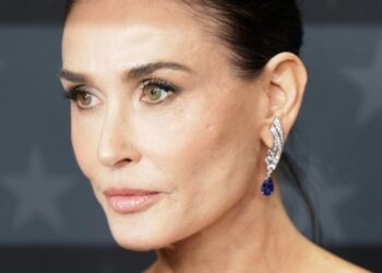 Ντέμι Μουρ:Το τολμηρό καρέ του Δημήτρη Γιαννέτου και το leather look στο σόου του οίκου Gucci